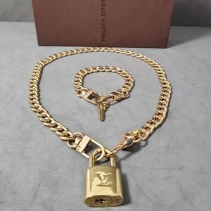 #316 AUthentic LOUIS VUITTON Lock Key Set Padlock Chsrm Polished Chain Necklace